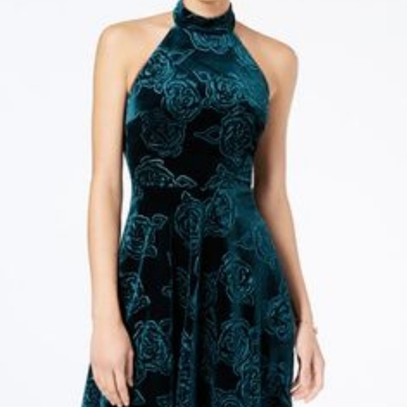 Teeze me junior’s green velvet dress 👗 - Picture 1 of 8